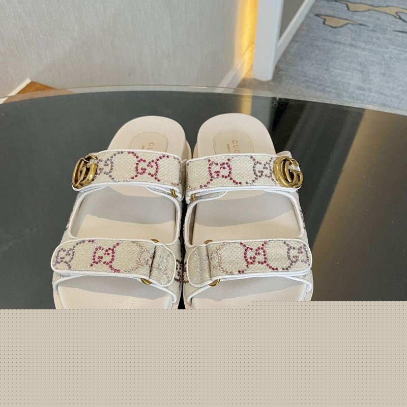 G*u*i sandals